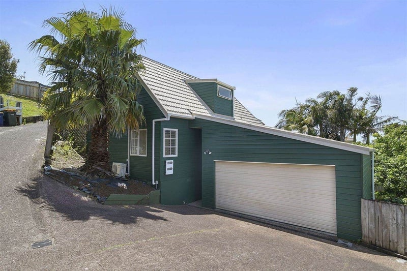 1B Highgrove Lane, Totara Vale, Auckland - Carousel 1
