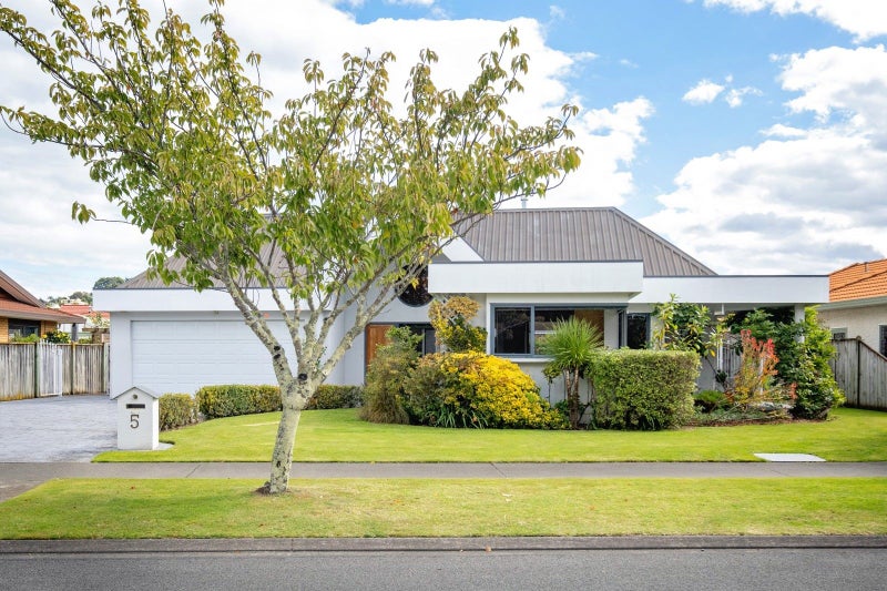 5 Kensington Drive, Taradale, Napier - Carousel 1