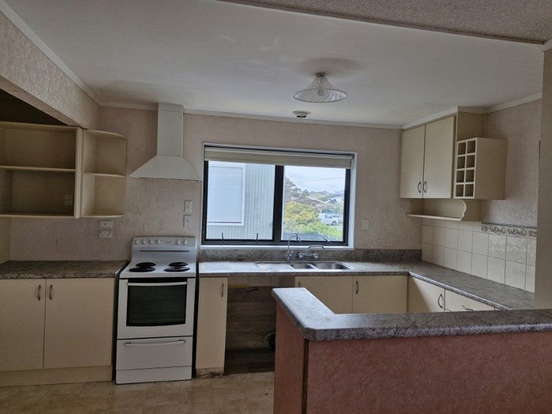 6 Carver Place, Lynmouth, New Plymouth - Carousel 2