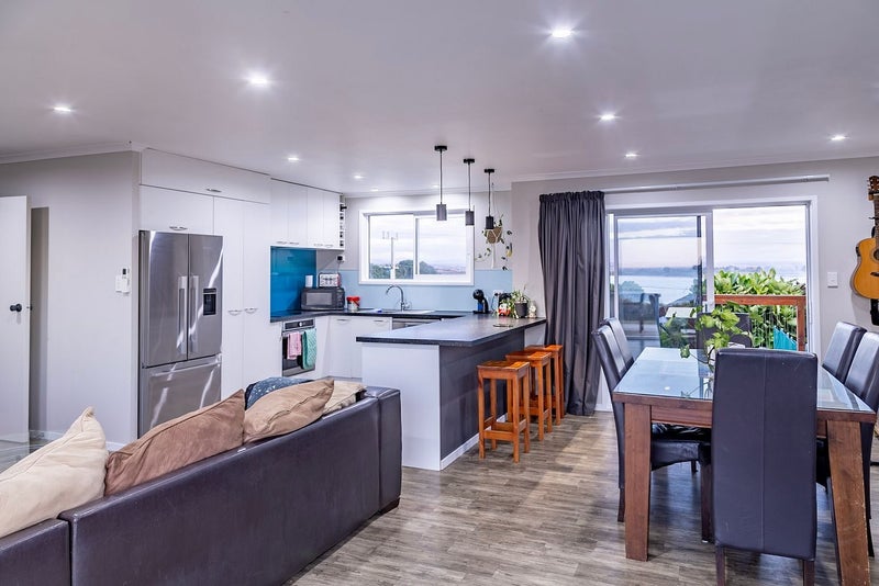 573 Pukehina Parade, Te Puke - Carousel 2