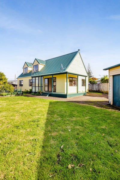 27 Tiverton Crescent, Whalers Gate, New Plymouth - Carousel 1