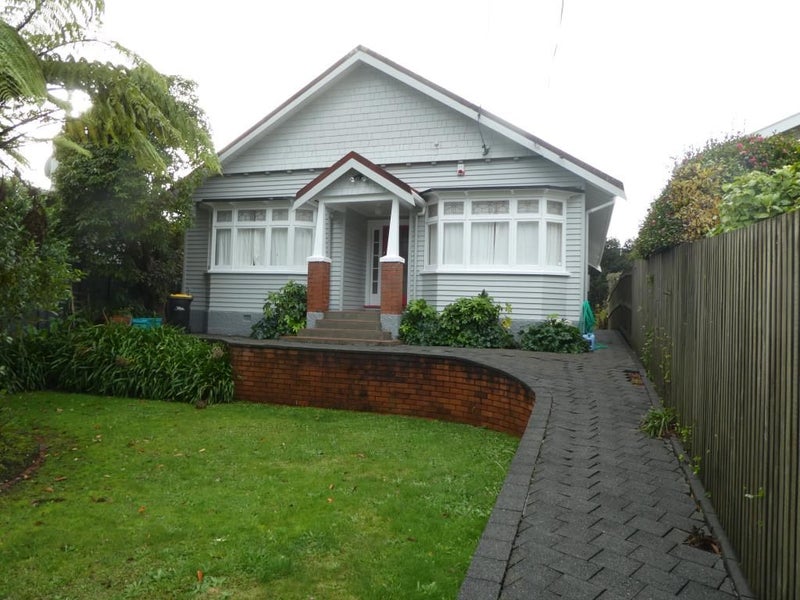 61 Creswick Terrace, Northland, Wellington - Carousel 1