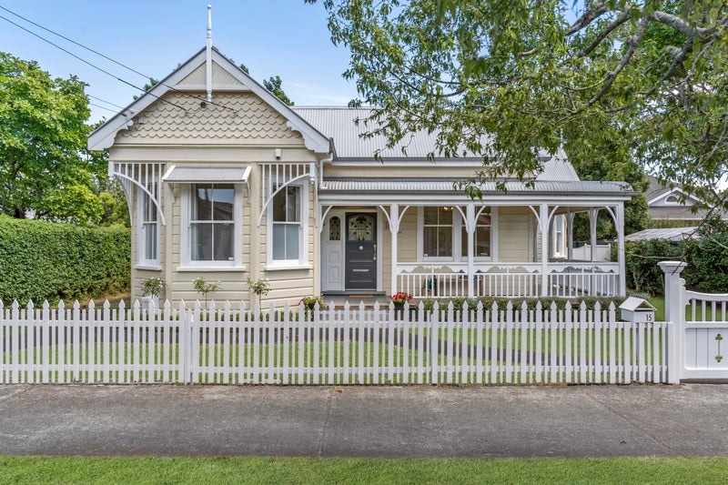 15 Mars Avenue, Sandringham, Auckland - Carousel 1