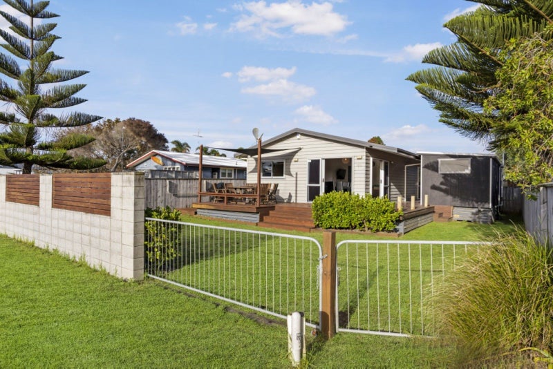 121A Ocean Road, Whangamatā - Carousel 24