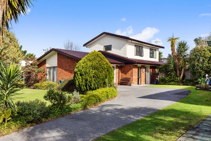 19 Gardone Terrace, Conifer Grove, Takanini - Carousel 1
