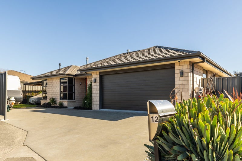 12 Begley Place, Frimley, Hastings - Carousel 1