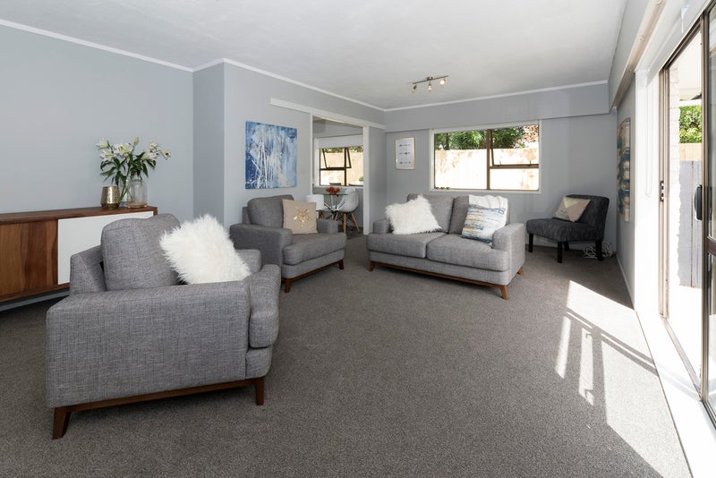 2/17 Butley Drive, Farm Cove, Auckland - Carousel 1