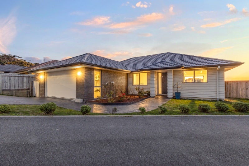 7 Weatherdeck Close, Whitby, Porirua - Carousel 1