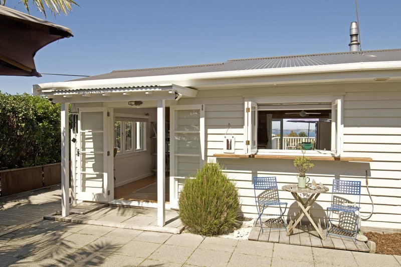 9 Sea View Road, Warkworth - Carousel 1