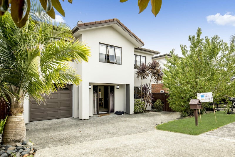 21 Janway Avenue, Flat Bush, Auckland - Carousel 1