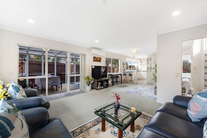 87 Golfland Drive, Golflands, Auckland - Carousel 1