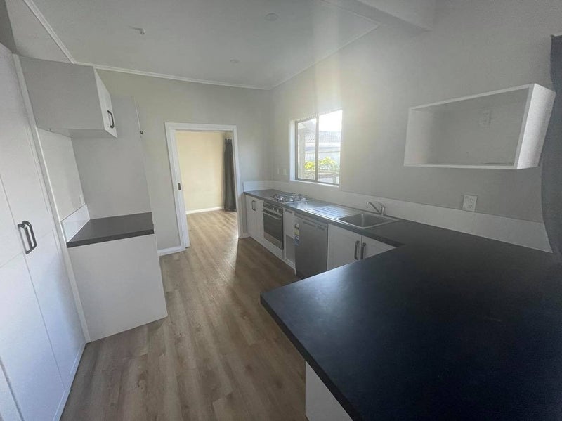 11A MAHOE ST , Hutt Central, LOWER HUTT - Carousel 2