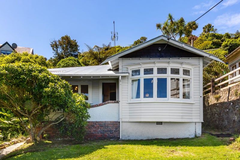 42 Pembroke Road, Northland, Wellington - Carousel 1