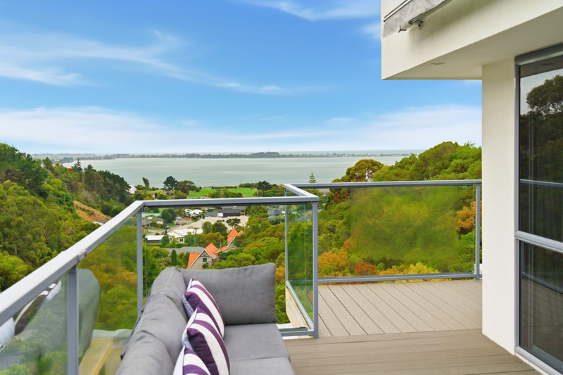 10 Cadiz Lane, Mount Pleasant, Christchurch - Carousel 1