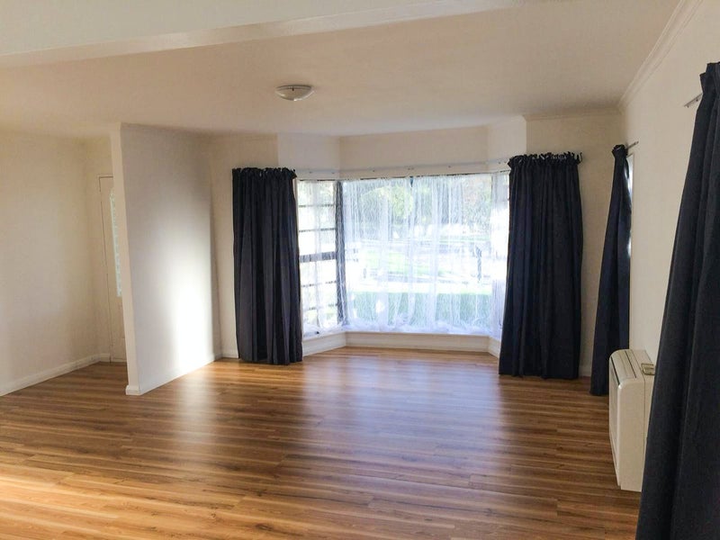 1 Carbine Court, Awapuni, Palmerston North - Carousel 2