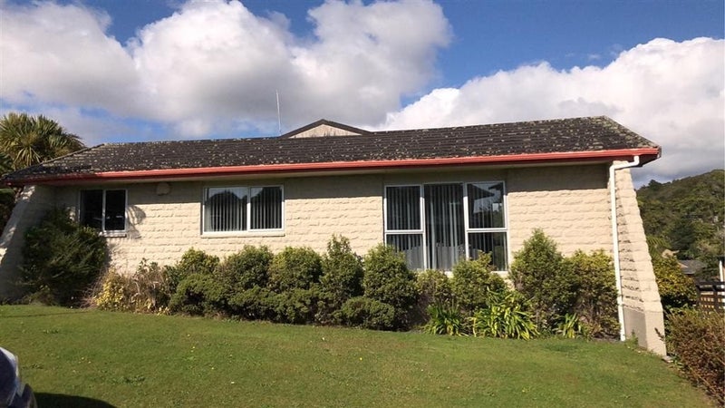 6 Stanton Crescent, Karoro, Greymouth - Carousel 1