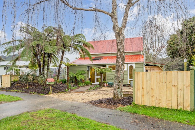 64 Larchmont Grove, Totara Park, Upper Hutt - Carousel 1