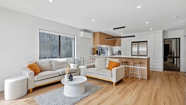 8D Neptune Avenue, Beach Haven, Auckland - Carousel 1