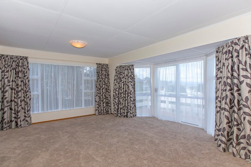 4 Wattle Grove, Maungaraki, Lower Hutt - Carousel 2