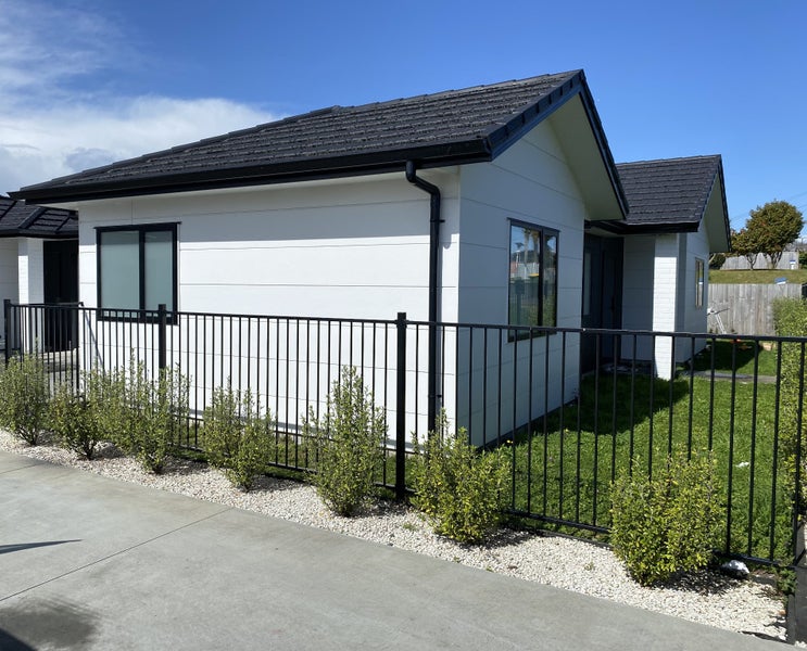 1/12 Steele Road, Forest Lake, Hamilton - Carousel 2