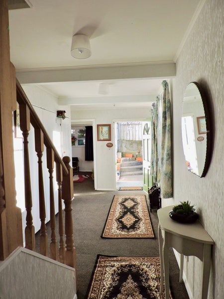 42 Allen Terrace, Tawa, Wellington - Carousel 2