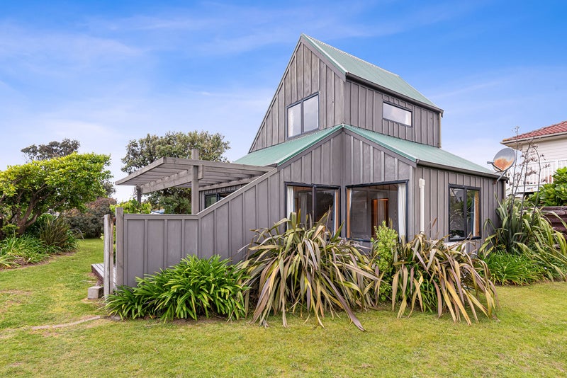 9 Eruini Street, Waikanae Beach, Waikanae - Carousel 2