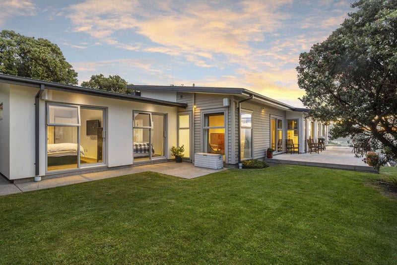 1 Hilltop Lane, Mount Pleasant, Christchurch - Carousel 1