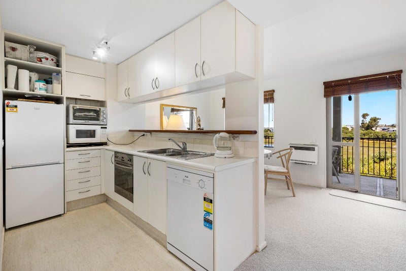 8/45 Byron Avenue, Takapuna, Auckland - Carousel 2