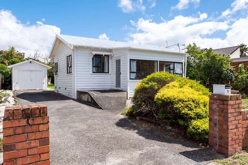 9 The Esplanade, Eastern Beach, Auckland - Carousel 1