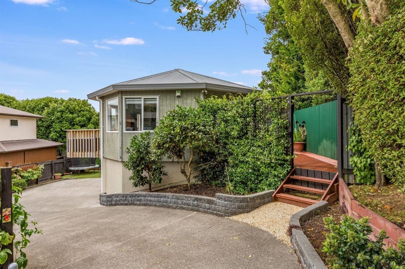 13B Peterhouse St, Tawa, Wellington - Carousel 2
