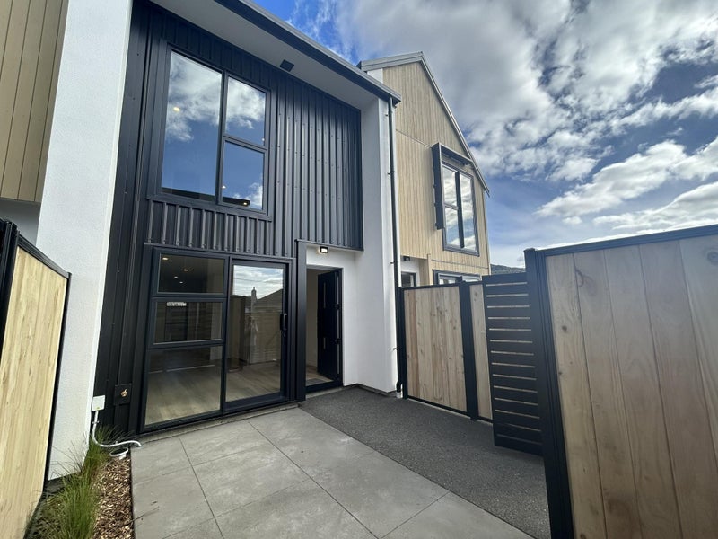 8/7 Wainuiomata Road, Wainuiomata, Lower Hutt - Carousel 1