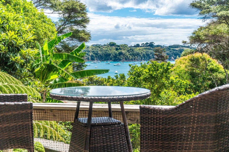178 Ocean View Road, Oneroa, Waiheke Island - Carousel 1