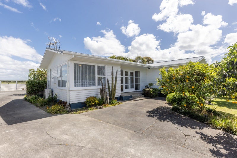 47 Henley Crescent, Pirimai, Napier - Carousel 1