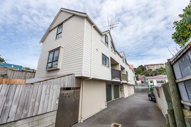 4/111 Hanson Street, Newtown, Wellington - Carousel 1