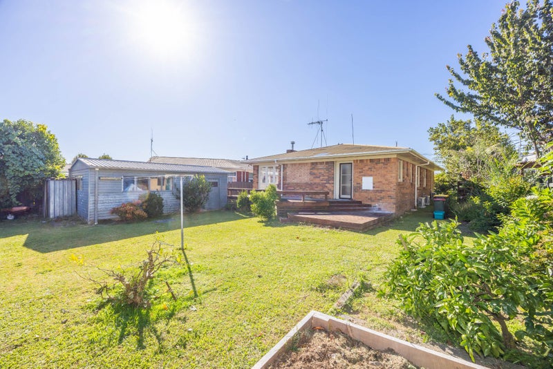 15 De Vere Crescent, Chartwell, Hamilton - Carousel 1