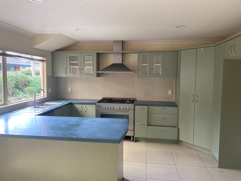 13 Donegal Park Drive, Flat Bush, Auckland - Carousel 2