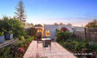 51 Seaview Terrace, Mount Albert, Auckland - Carousel 1
