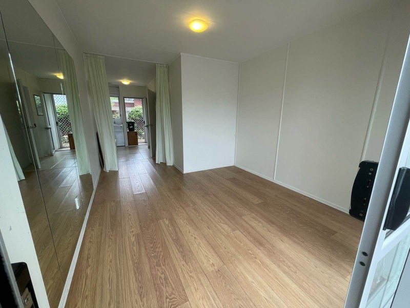 1/5 Vivian Wilson Drive, Eastern Beach, Auckland - Carousel 6