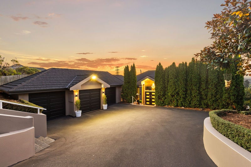 16 Highcrest Heights, Westmorland, Christchurch - Carousel 1
