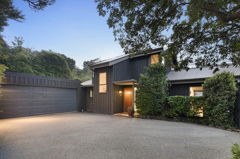 3 Saddleback Rise, Murrays Bay, Auckland - Carousel 2