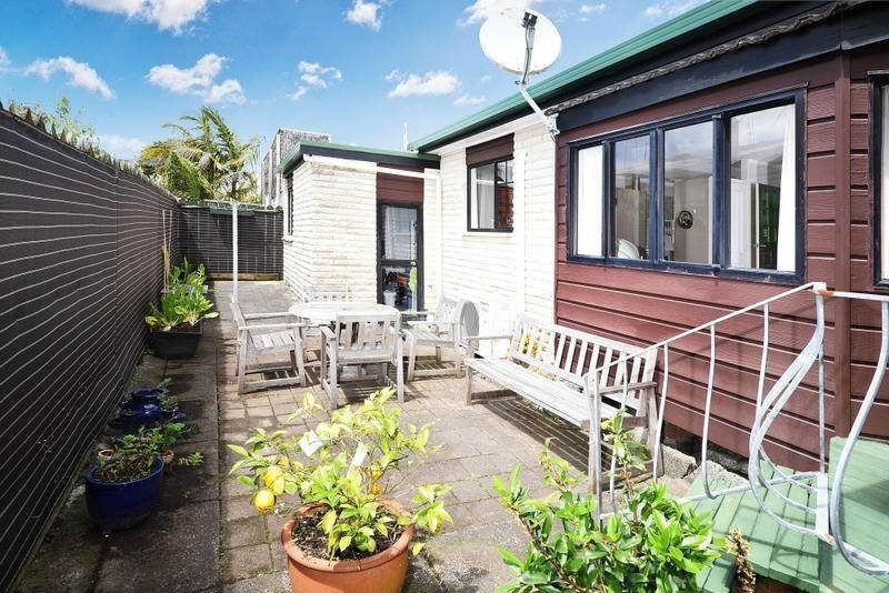 2/45 Shakespeare Road, Milford, Auckland - Carousel 11