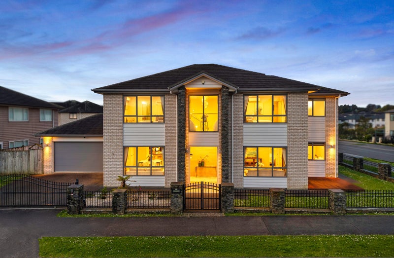 1 Creggan Crescent, Flat Bush, Auckland - Carousel 1