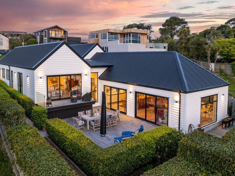 285 Cannon Hill Crescent, Mount Pleasant, Christchurch - Carousel 1