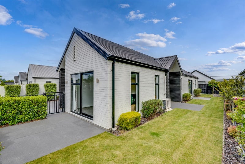 6 Faversham Lane, Casebrook, Christchurch - Carousel 1
