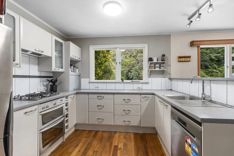 58 Chester Road, Tawa, Wellington - Carousel 2