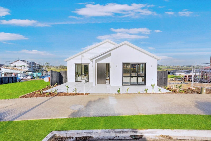 18 Parkmore Drive, Rosehill, Papakura - Carousel 1