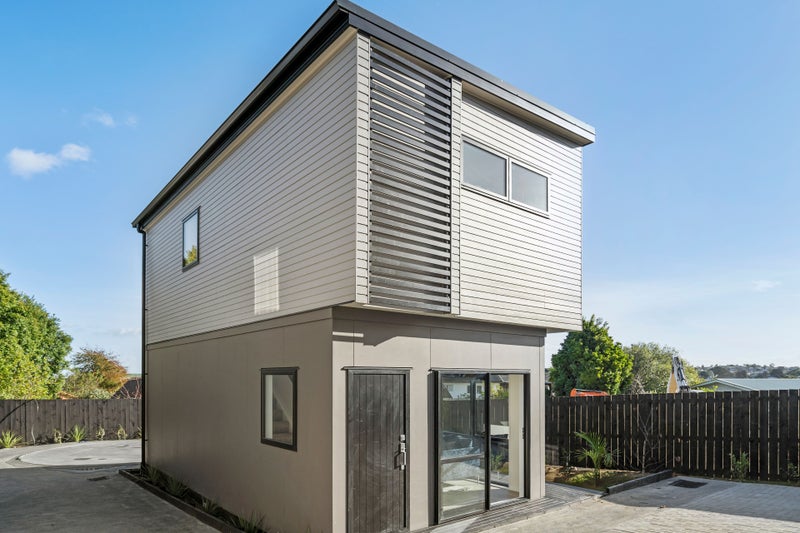 8D Edgar Pearce Place, Howick, Auckland - Carousel 1