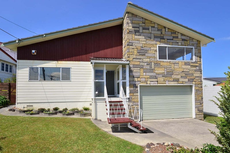 14 Newburn Road, Waiake, Auckland - Carousel 1