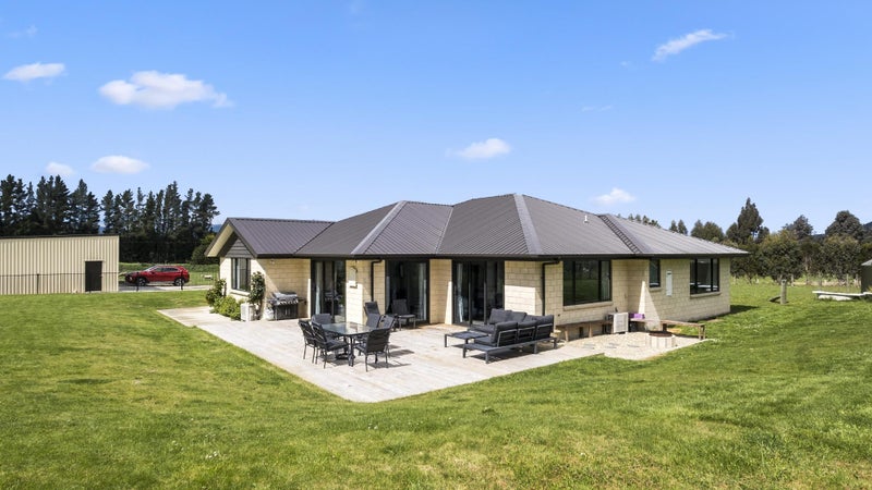 30 Tara Hills Drive, North Taieri - Carousel 1