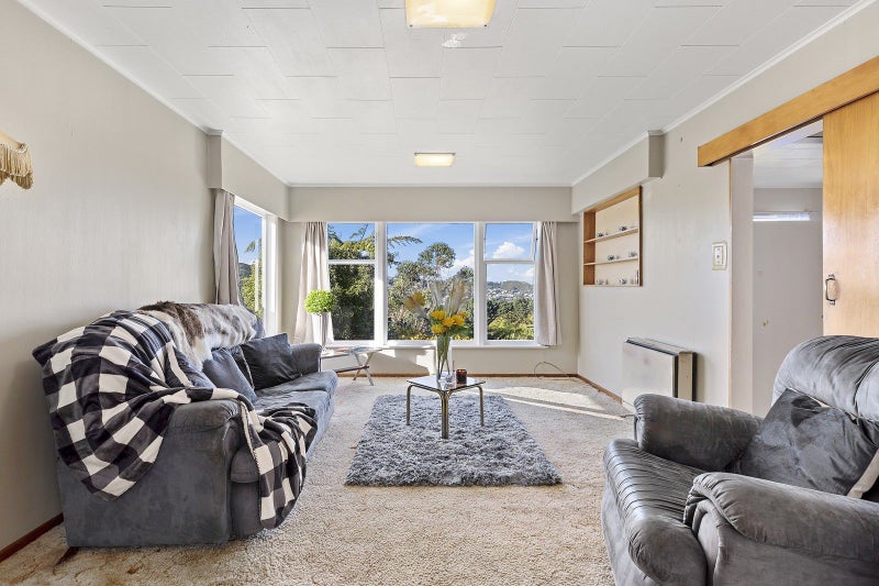 33 Priscilla Crescent, Kingston, Wellington - Carousel 1